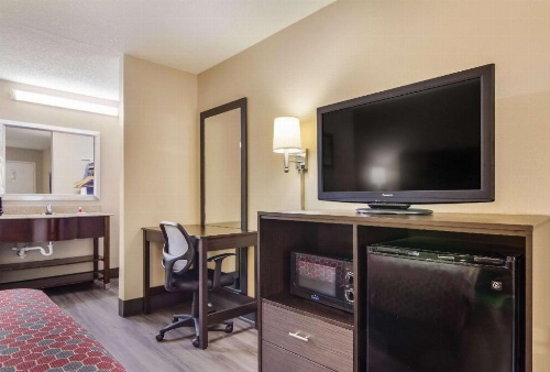 Econo Lodge South Garner image 12