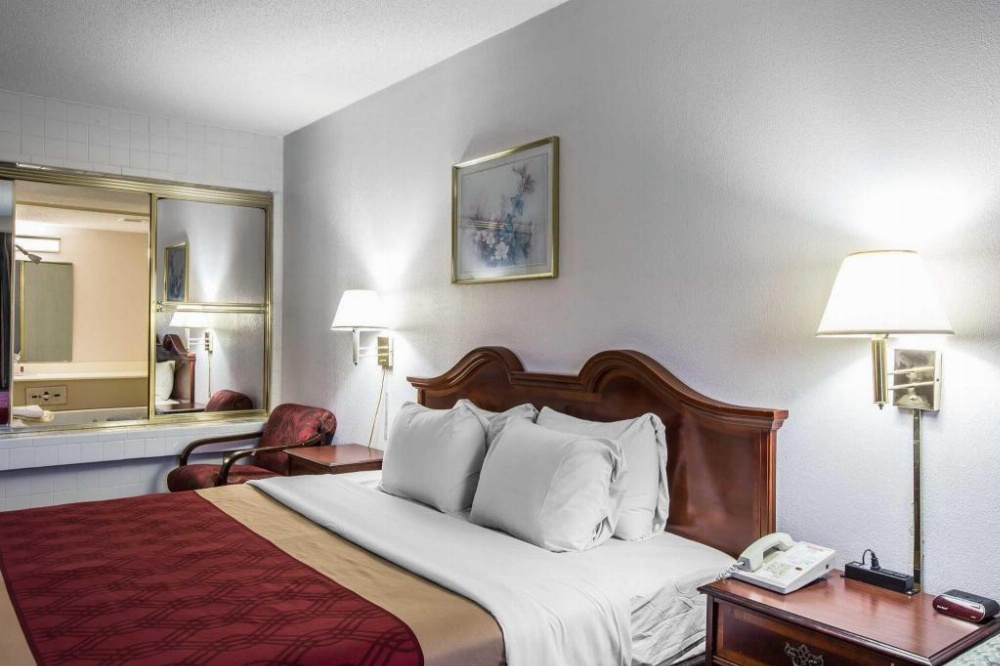 Econo Lodge South Garner Image 14