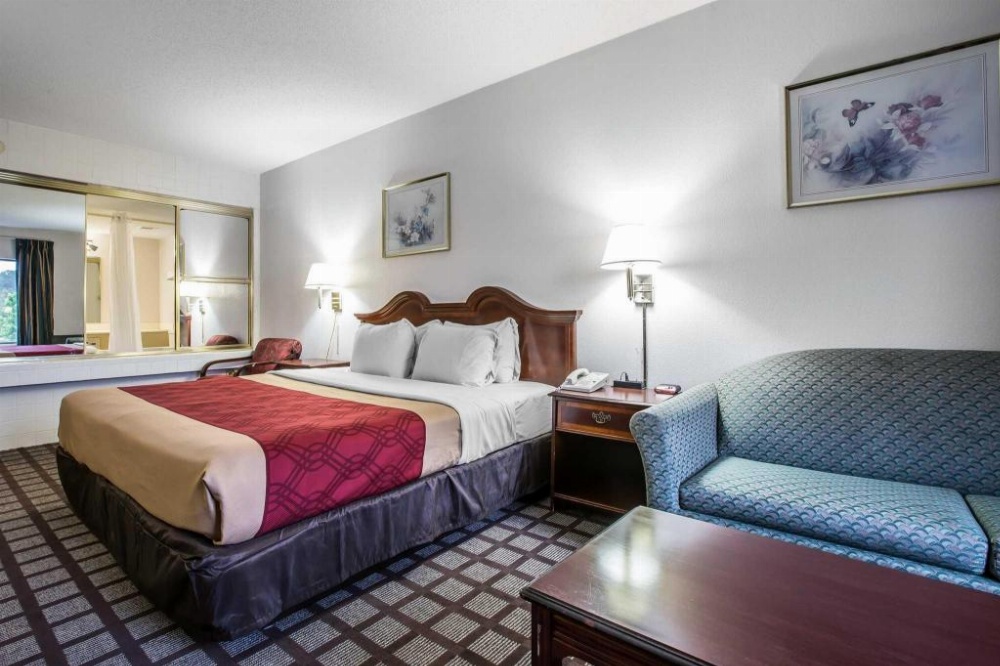 Econo Lodge South Garner Image 17