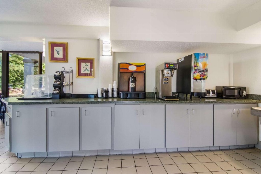 Econo Lodge South Garner Image 27